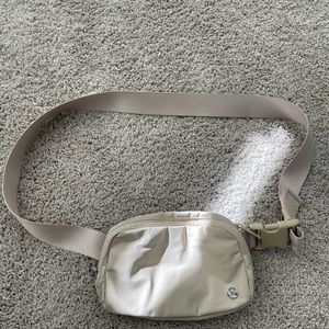 Lululemon belt bag - light beige color. Great condition. Never used. No tags.